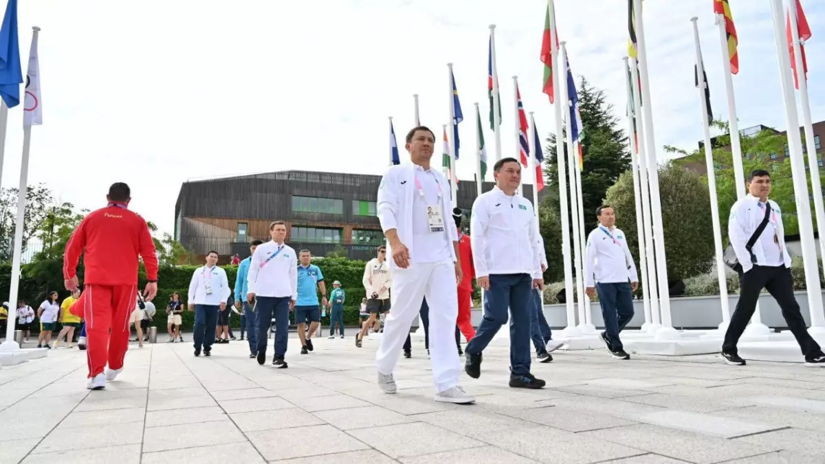 Ермек Маржикпаев и Геннадий Головкин посетили Олимпийскую деревню