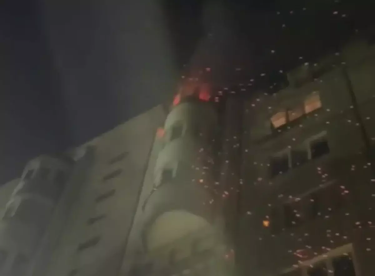 Семейная пара едва не выпрыгнула с балкона 9-го этажа во время пожара в Алматы