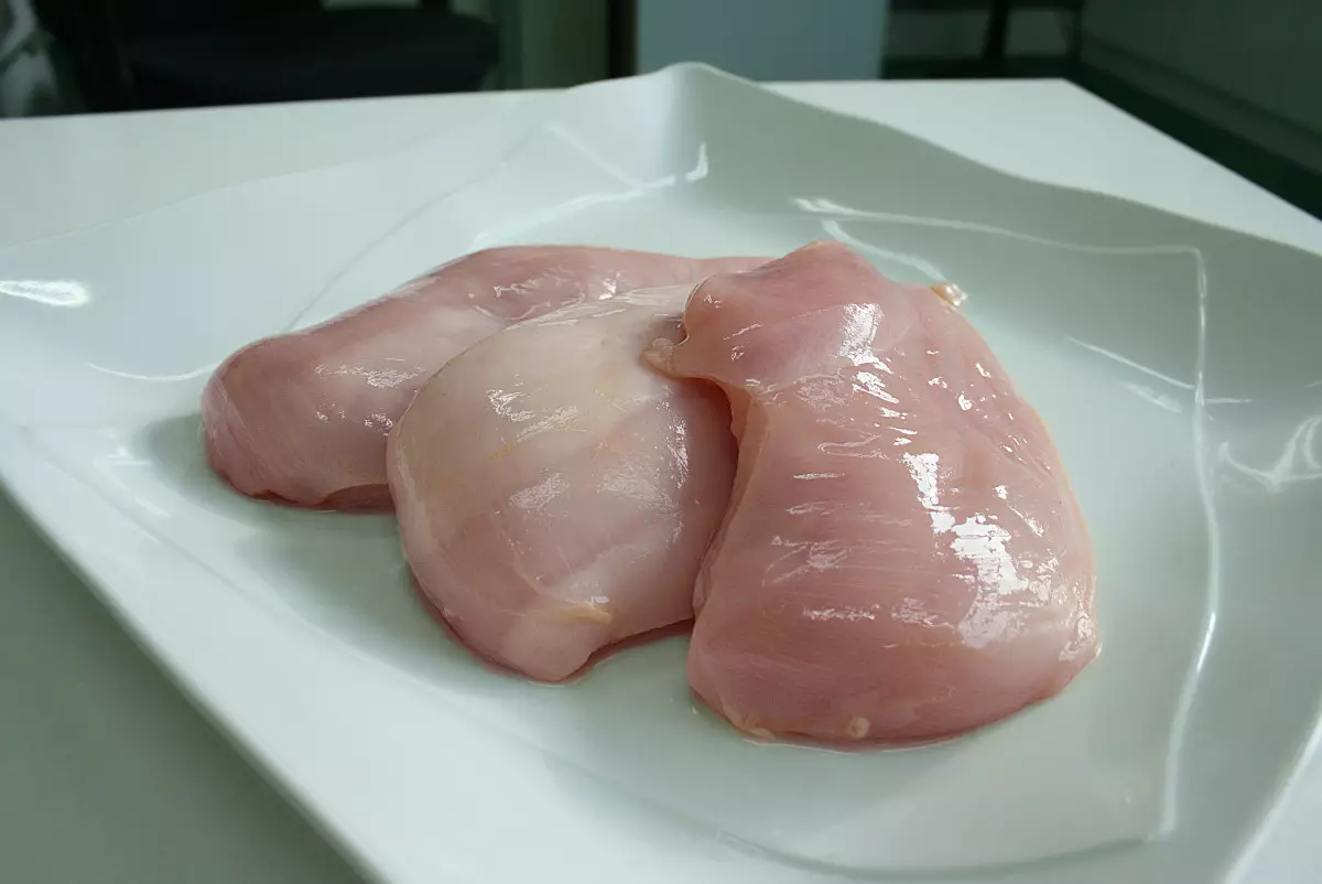 Фуры с куриным мясом из Китая застряли в Казахстане