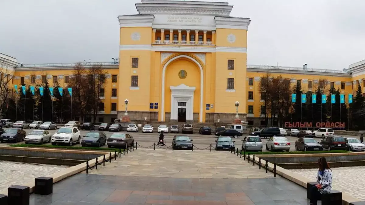 Академия наук опровергла лишение Назарбаева статуса академика