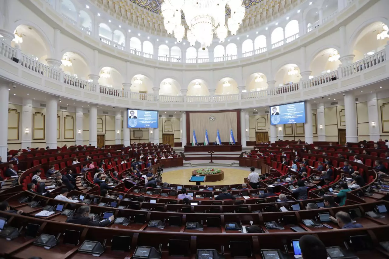 Закон о борьбе с инфоцыганством приняли в Узбекистане