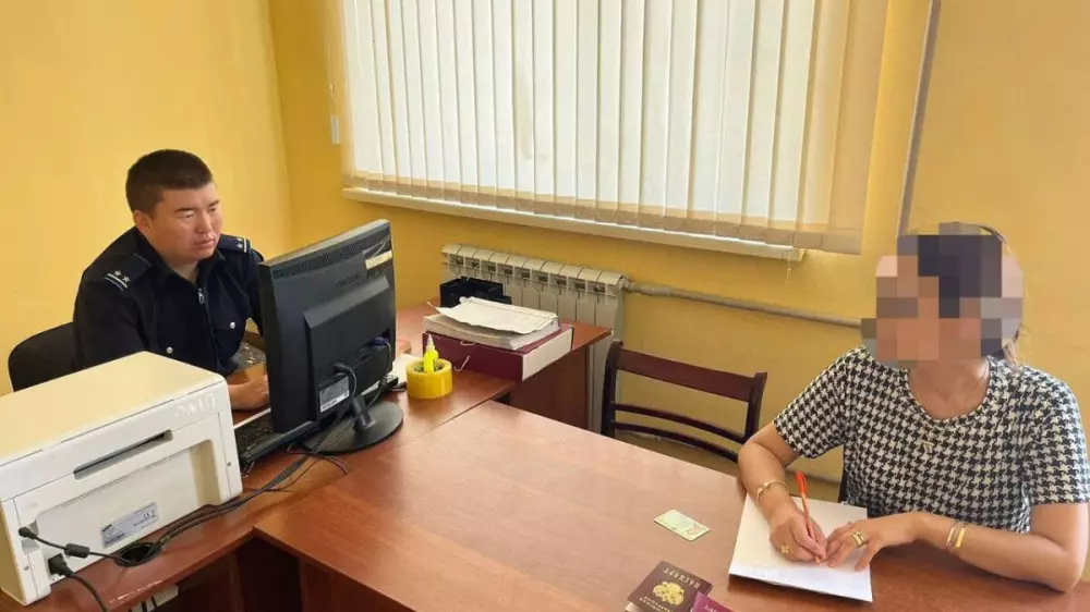 Девушку с двойным гражданством выявили в Байконуре