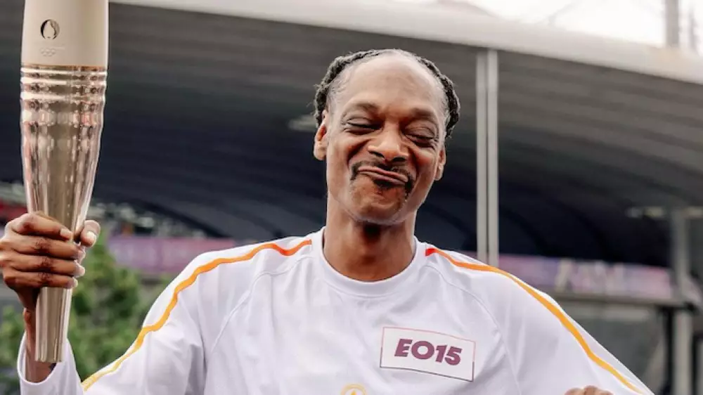 Snoop Dogg пронес олимпийский огонь в Париже