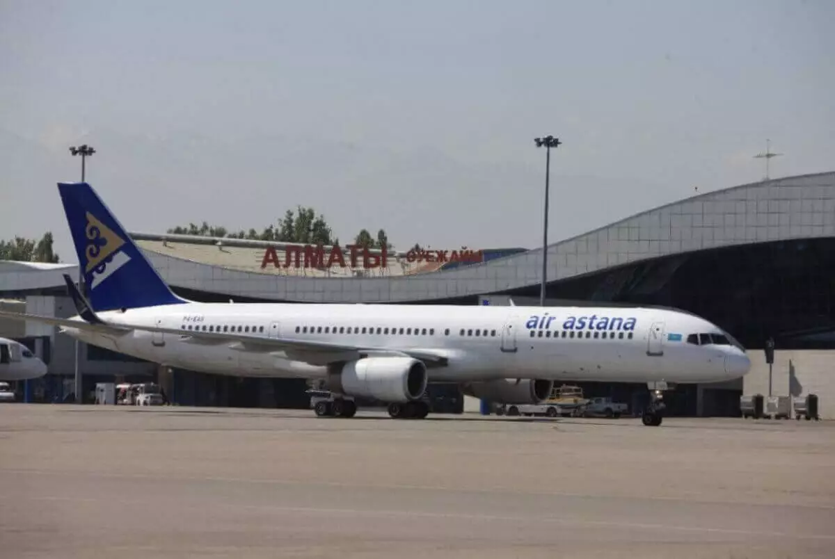 Постороннего обнаружили на борту самолета, следовавшего из Алматы в Астану