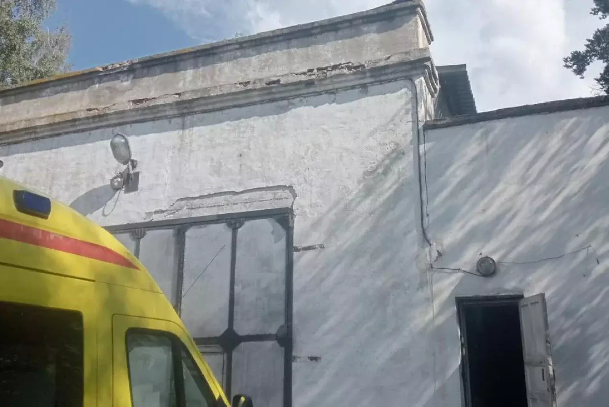 Водители станции скорой помощи в Макинске задыхаются от зловония