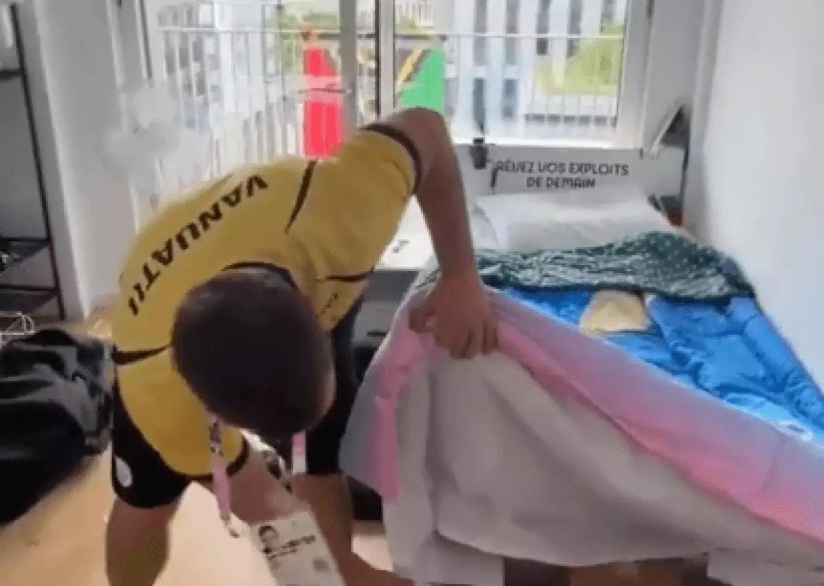 Олимпийские спортсмены жалуются на боль в спине после сна на картонных кроватях