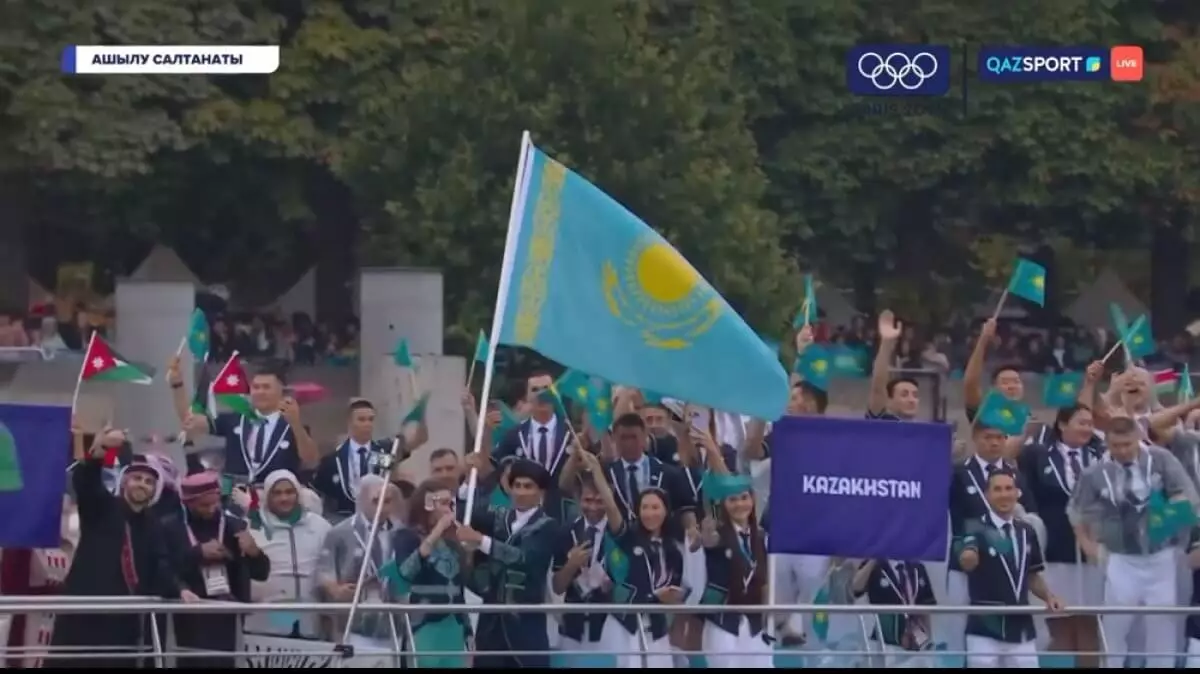 Cборная Казахстана приняла участие в церемонии открытия Олимпиады-2024