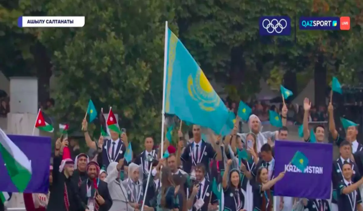 Флаг Казахстана пронесли на церемонии открытия Олимпийских игр в Париже (ВИДЕО)