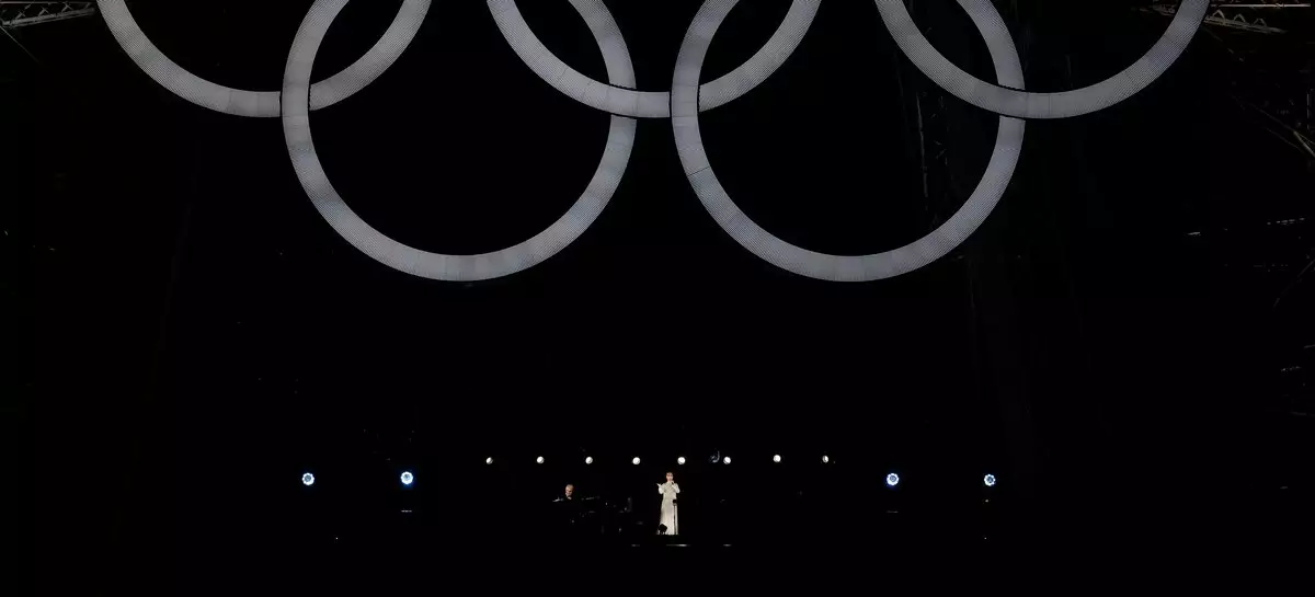 Селин Дион выступила на Эйфелевой башне на церемонии открытия Игр-2024