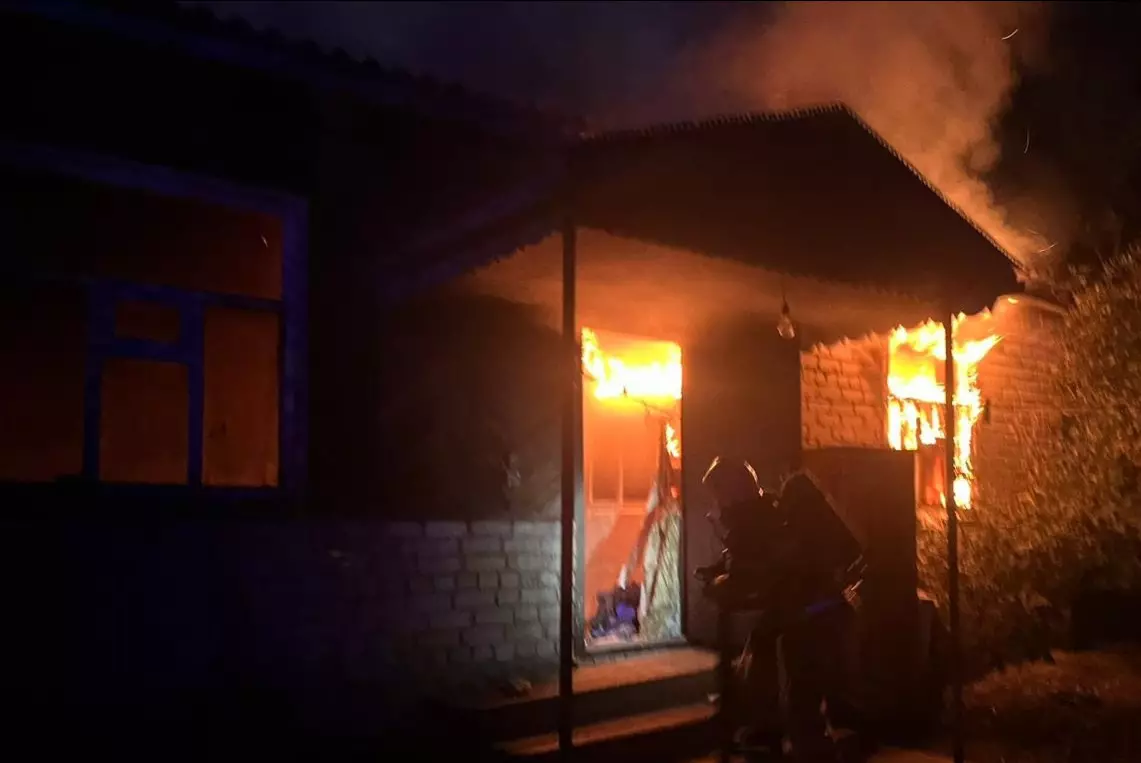 Взрыв газового баллона предотвратили огнеборцы в Талдыкоргане