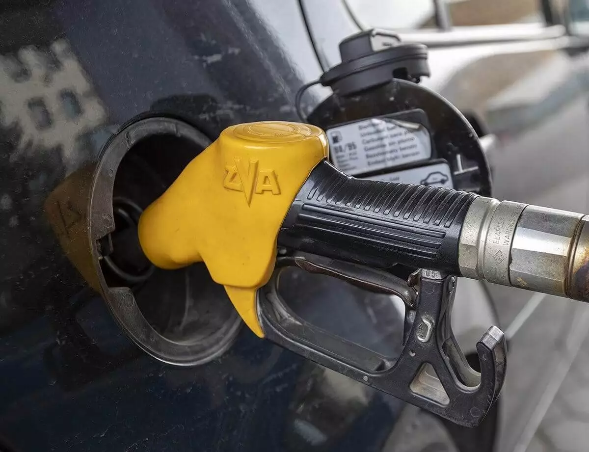 Туристов обвинили в дефиците бензина в Абайской области