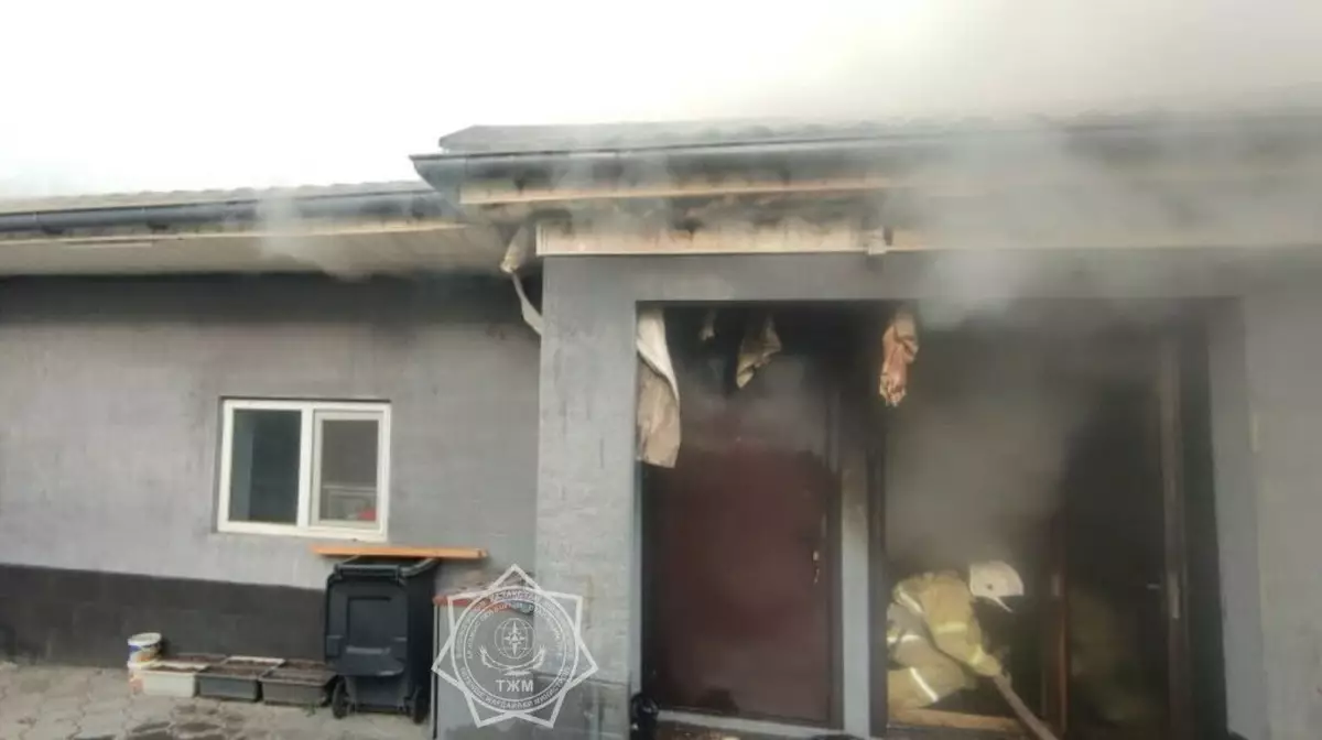 Пожар в одном из частных домов произошел в Алматинской области