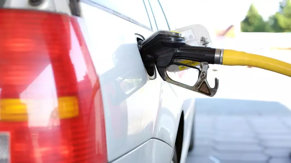 Жители и туристы Абайской области столкнулись с дефицитом бензина