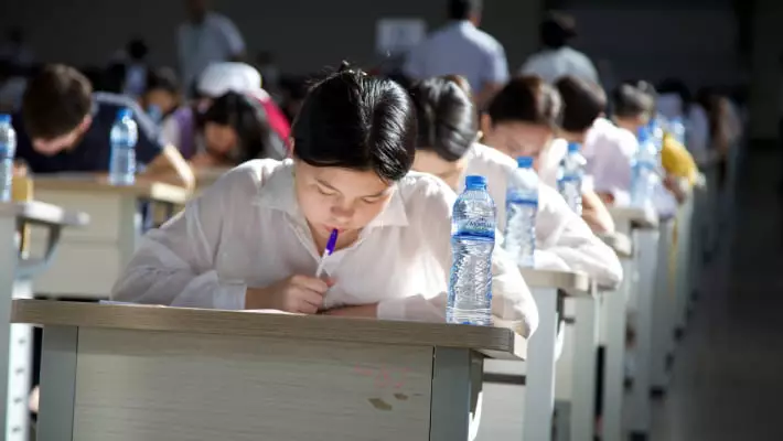 Почти половина абитуриентов в Узбекистане провалила вступительные экзамены 