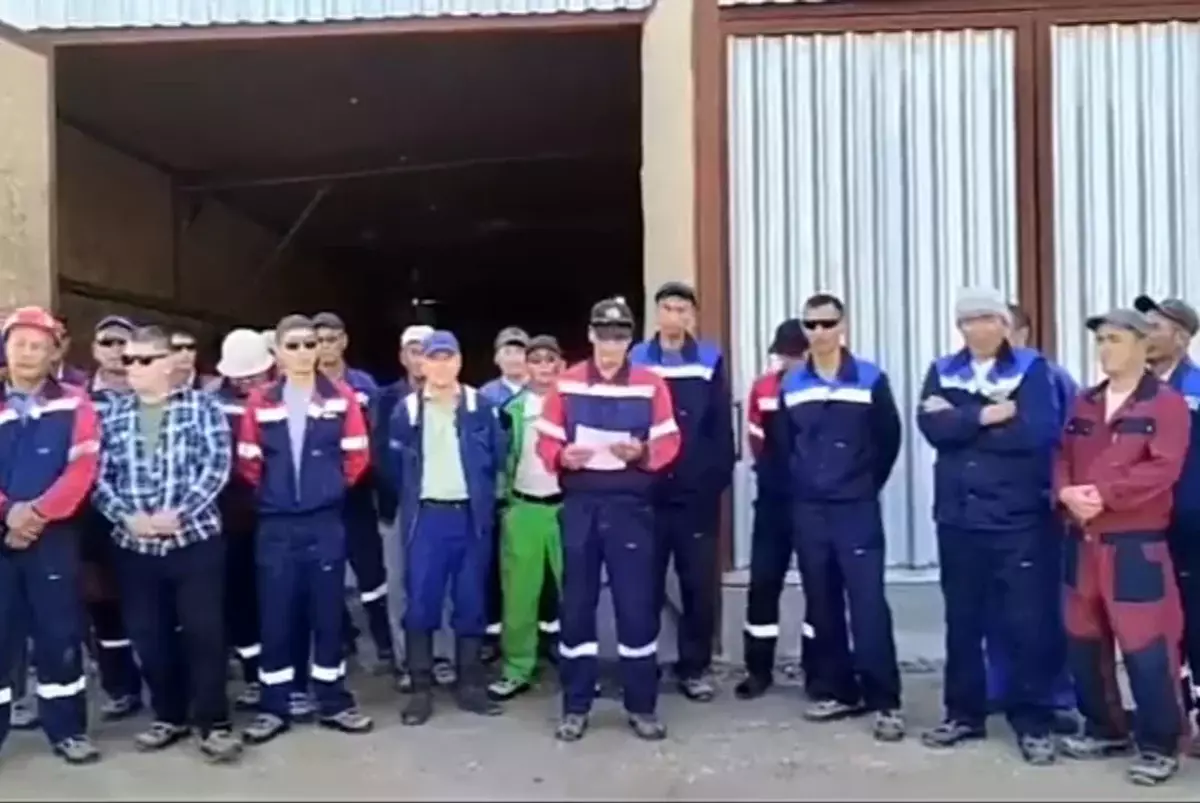 Прекратить сокращать персонал: работники на месторождении в Мангистау записали видеообращение