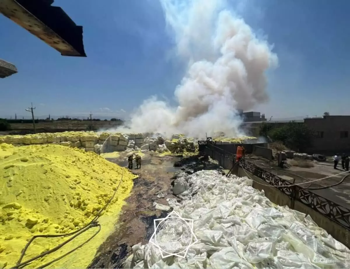 Сера горит в Шымкенте: к месту пожара направили поезд (ВИДЕО)