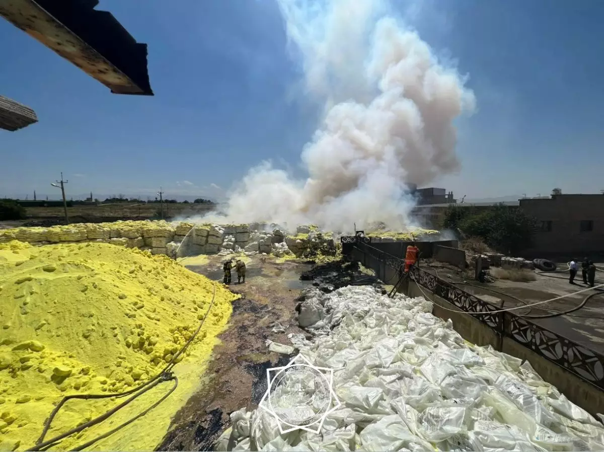 Пожар в Шымкенте достиг 1200 квадратных метров