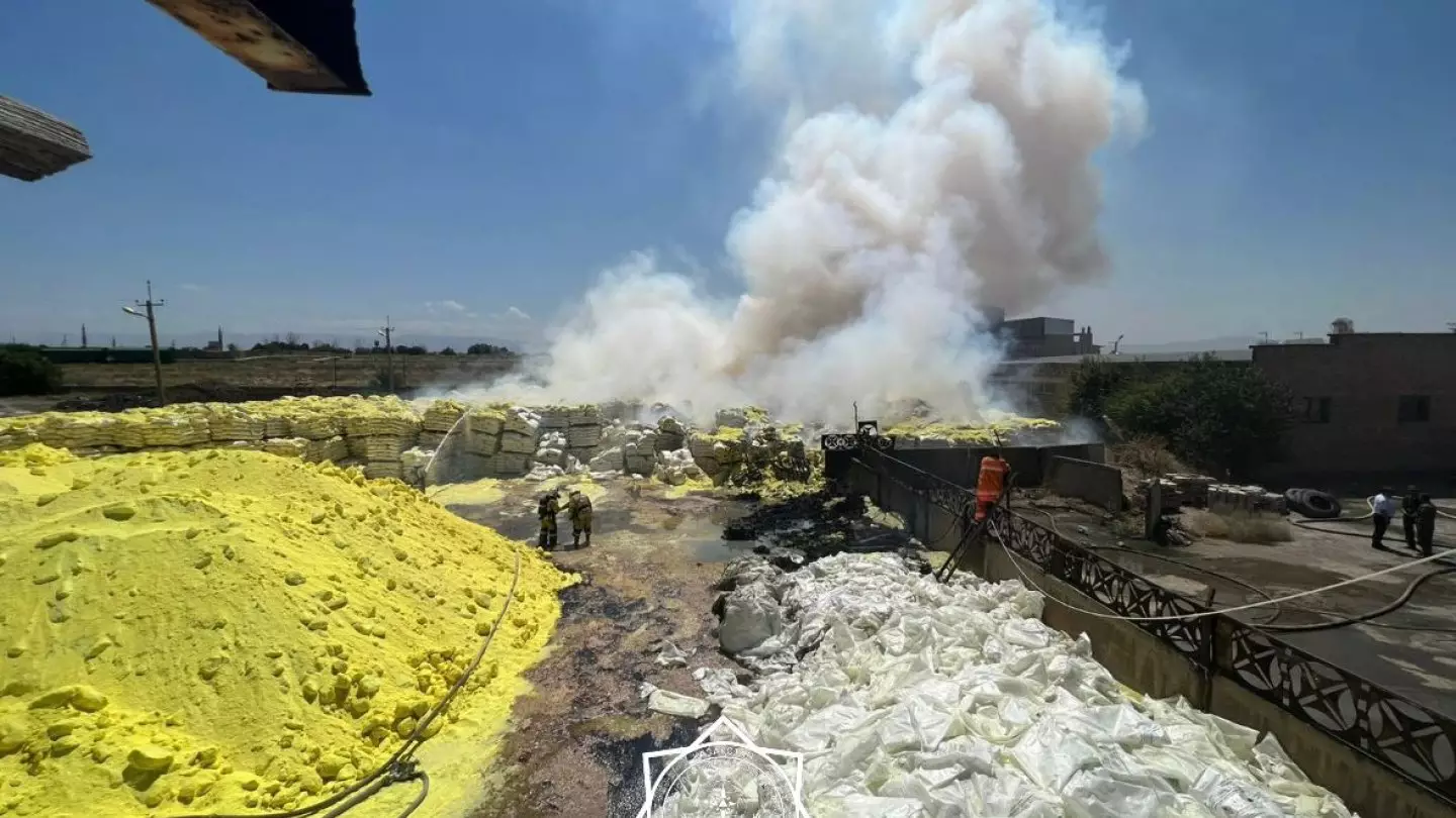 364 человека эвакуировали во время пожара в индустриальной зоне Шымкента