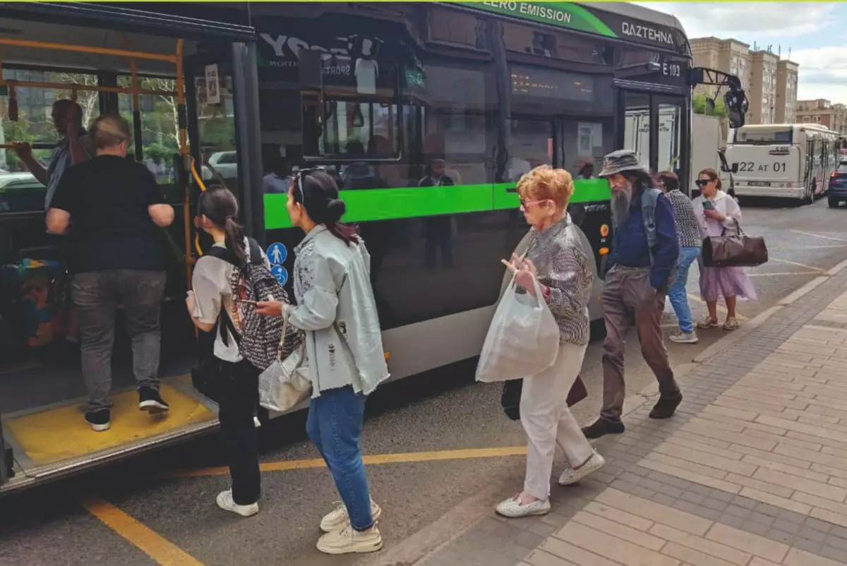 Десятки автобусов в Астане скорректировали маршрут из-за ремонта дорог
