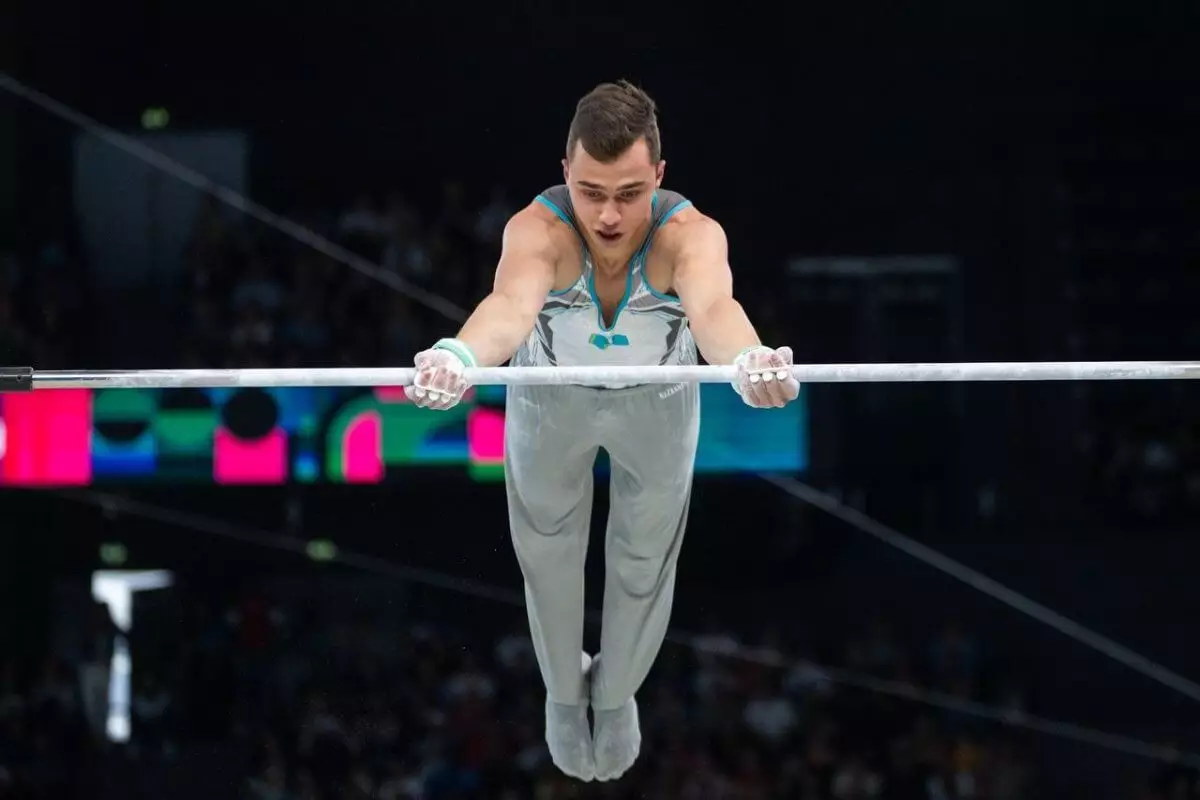 «Алтынға таласады»: гимнаст Нариман Курбанов пен Милад Карими финалдық кезеңге жолдама алды