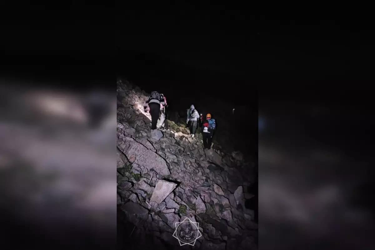 Пятерых заблудившихся туристов спасли в горах Алматы