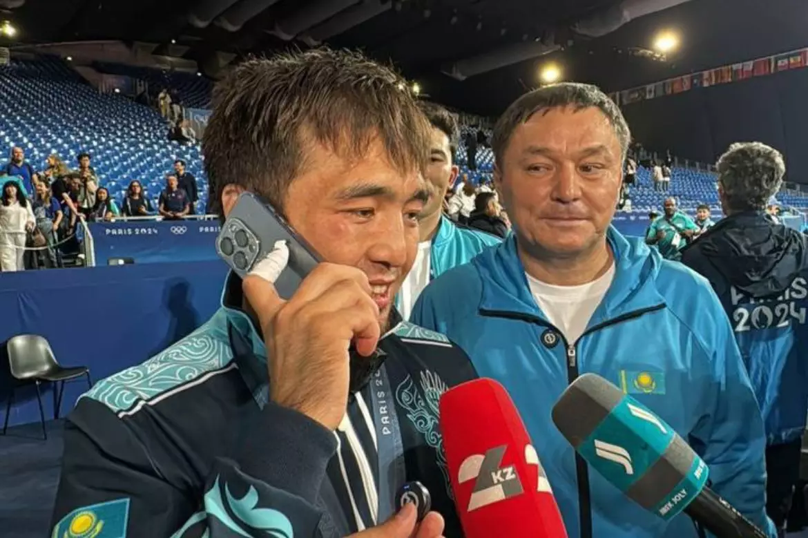 Первое золото Казахстана на Олимпиаде: Токаев поздравил чемпиона по телефону