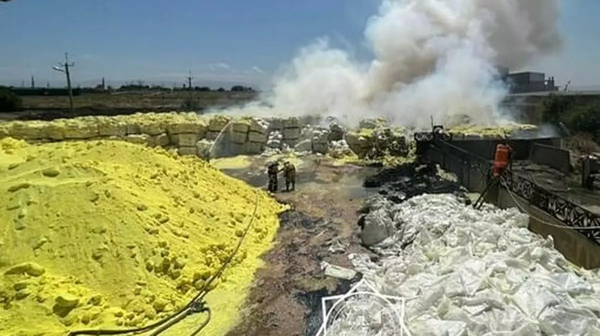 Горение серы в Шымкенте: пожар полностью потушили спустя несколько часов