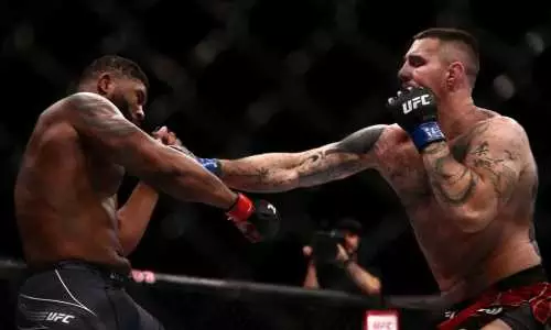 Видео полного боя Том Аспинэлл — Кертис Блэйдс с нокаутом за минуту на UFC 304
