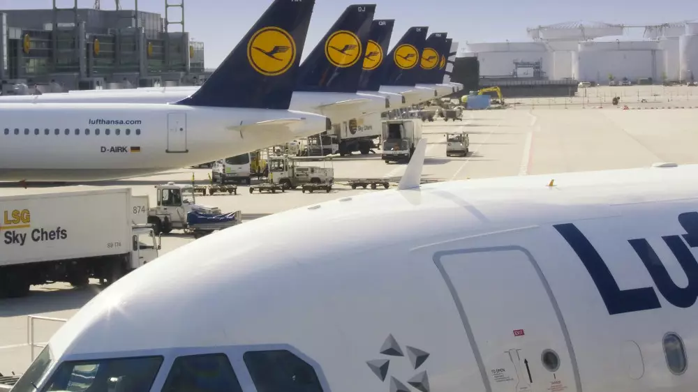 Lufthansa потребовала миллион евро за сотни задержанных рейсов
