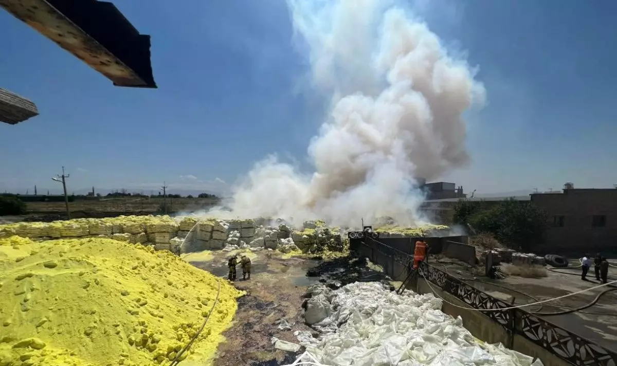 Пожарные потушили возгорание серы в Шымкенте