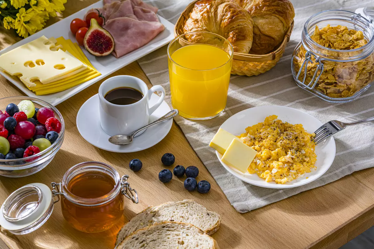 8 продуктов, которые нельзя есть на завтрак: объясняет нутрициолог