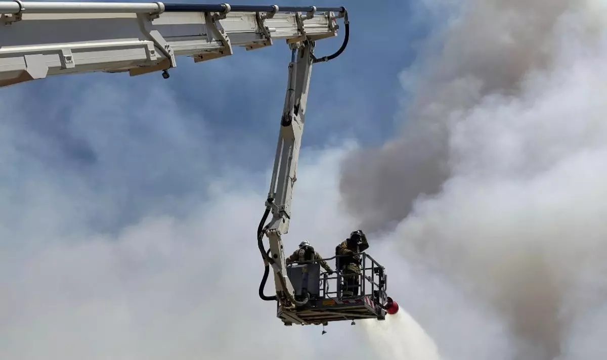 Сколько человек пострадали при крупном пожаре в Шымкенте