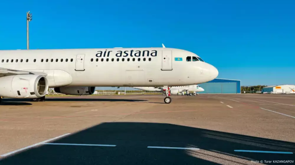 "Не пустили в самолет из-за красных глаз": в Air Astana прокомментировали видео