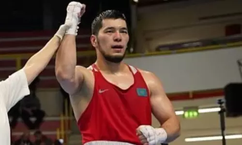 Избиение с нокдауном устроил казахстанский боксер против трехкратного чемпиона на Олимпиаде-2024