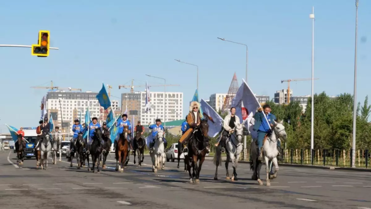 Масштабный парад всадников прошёл в Астане