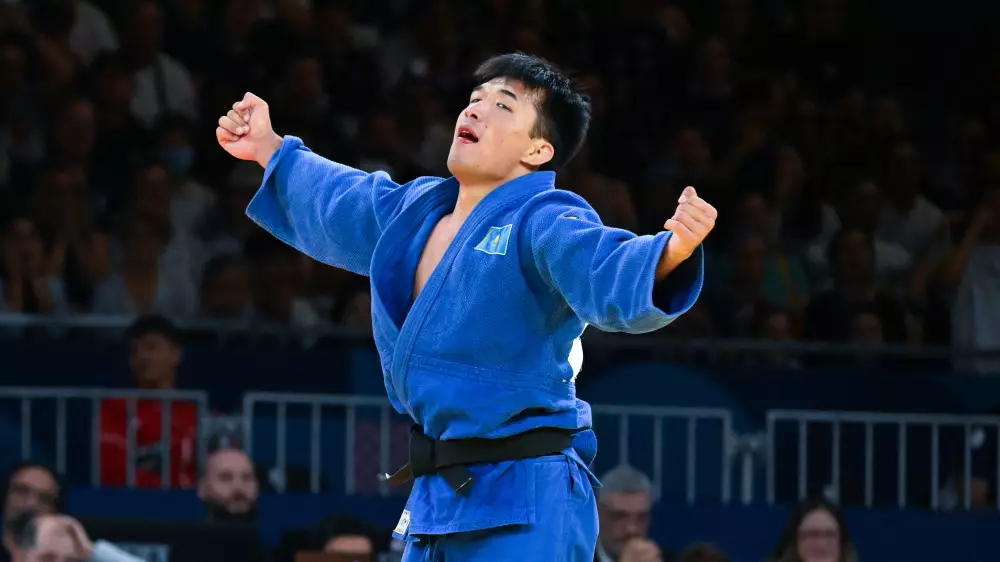 Казахстанский дзюдоист одержал третью победу на Олимпиаде в Париже