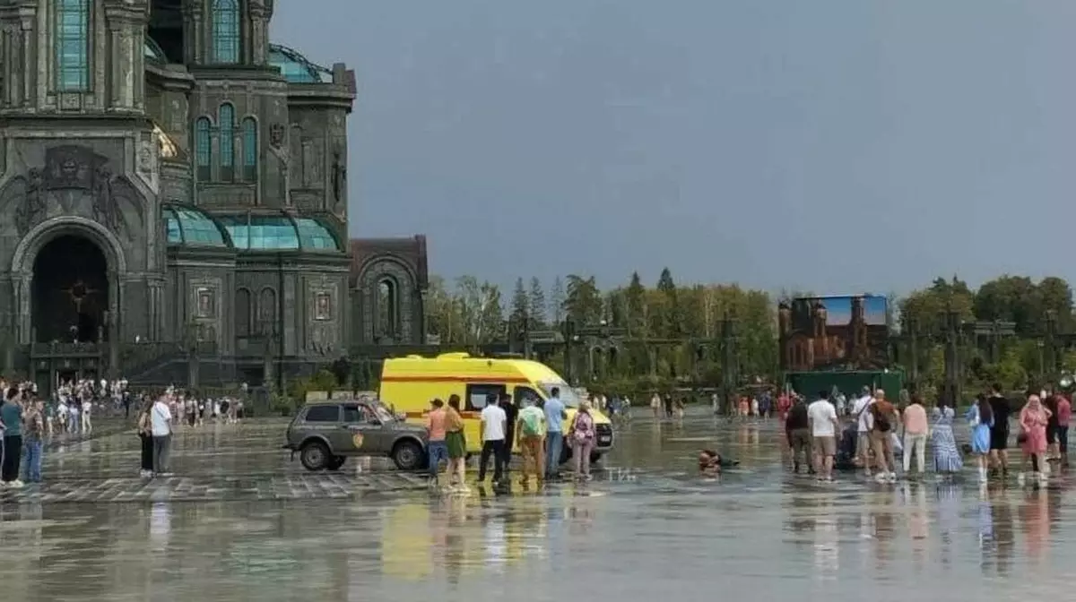 Молния ударила по людям в Московской области