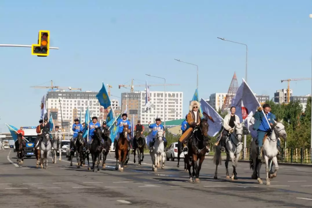 Эпичный парад всадников прошёл в Астане в преддверии Всемирных игр кочевников