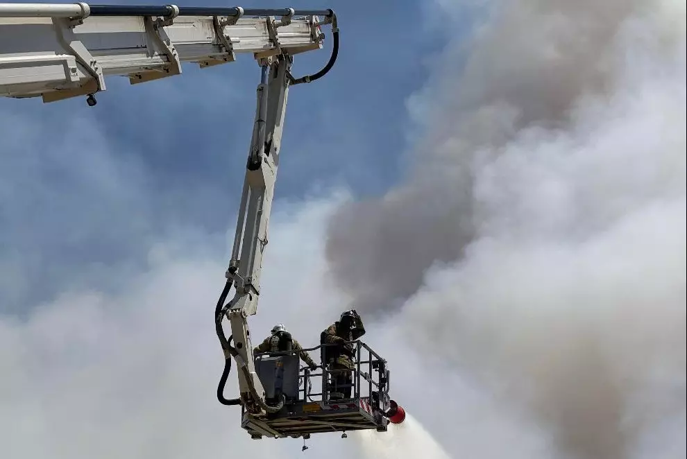 Пожар в промзоне Шымкента: что происходит к этому часу