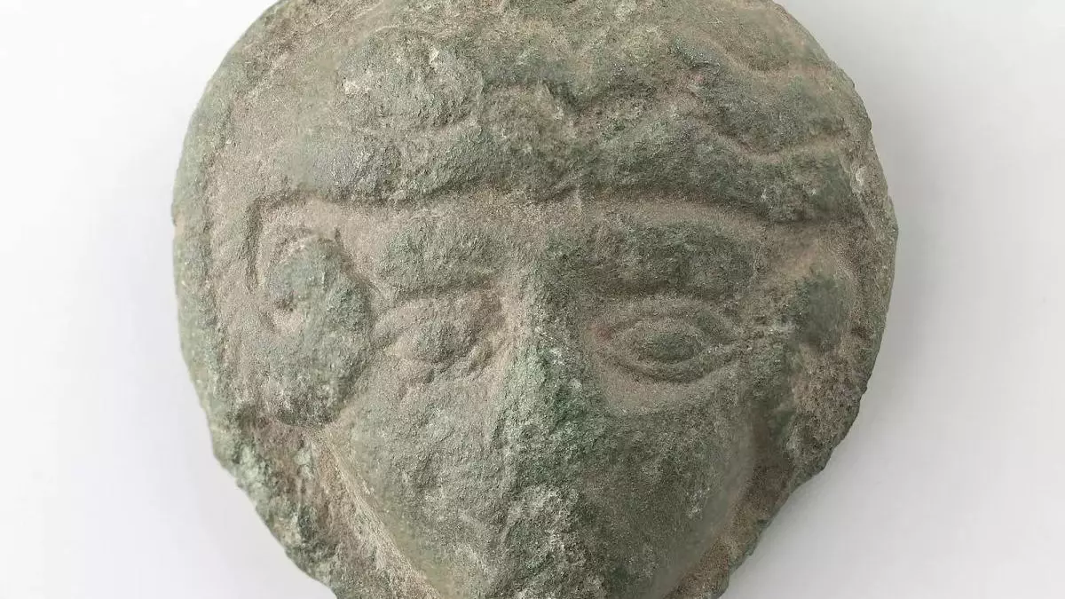 Миниатюрный портрет Александра Македонского обнаружили археологи в Дании