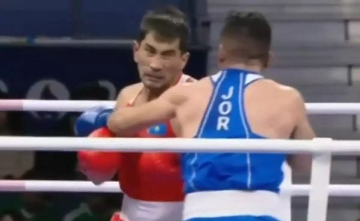 Капитан сборной Казахстана по боксу покидает Олимпиаду-2024