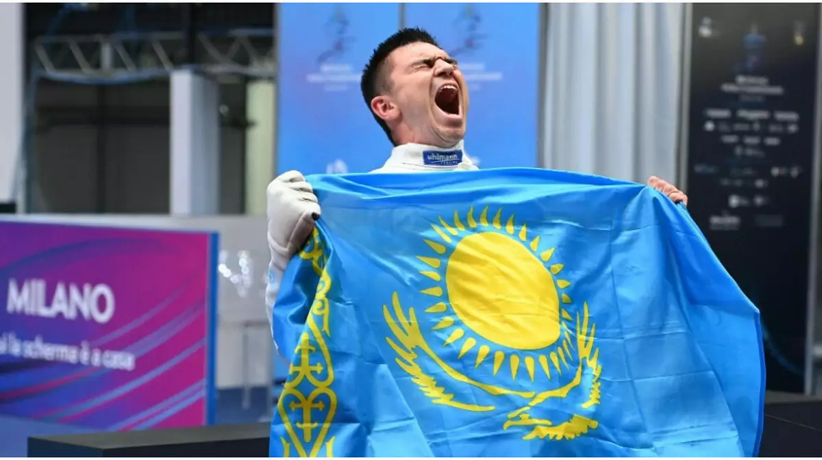 Казахстанский шпажист одолел олимпийского чемпиона