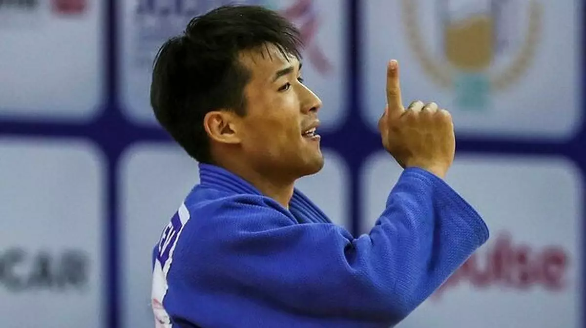 Казахстанский дзюдоист будет бороться за бронзовую медаль Олимпиады-2024