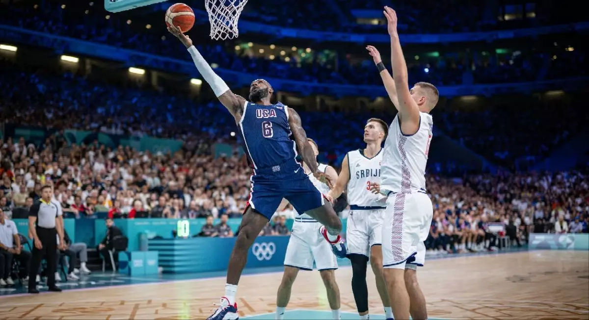 Сборная США по баскетболу разгромила Сербию в первом матче на Олимпиаде-2024