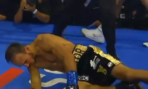 Украинского боксера-чемпиона отправили в тяжелый нокаут в бою за титул WBC. Видео