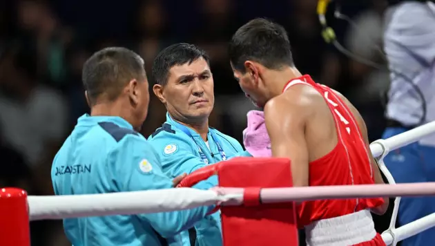 Засудили? Главный тренер объяснил провал капитана Казахстана по боксу на Олимпиаде-2024