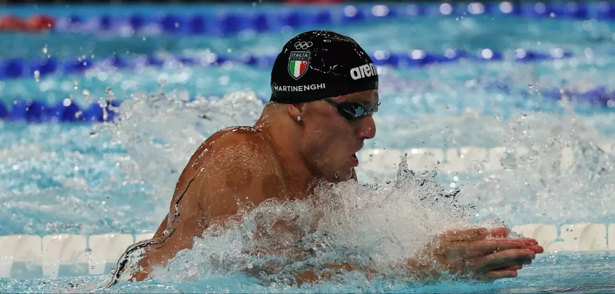 Итальянец Мартиненги выиграл золото на дистанции 100 м брассом на Олимпиаде-2024