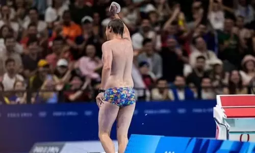 Курьез произошел во время соревнований по плаванию на Олимпиаде-2024. Видео
