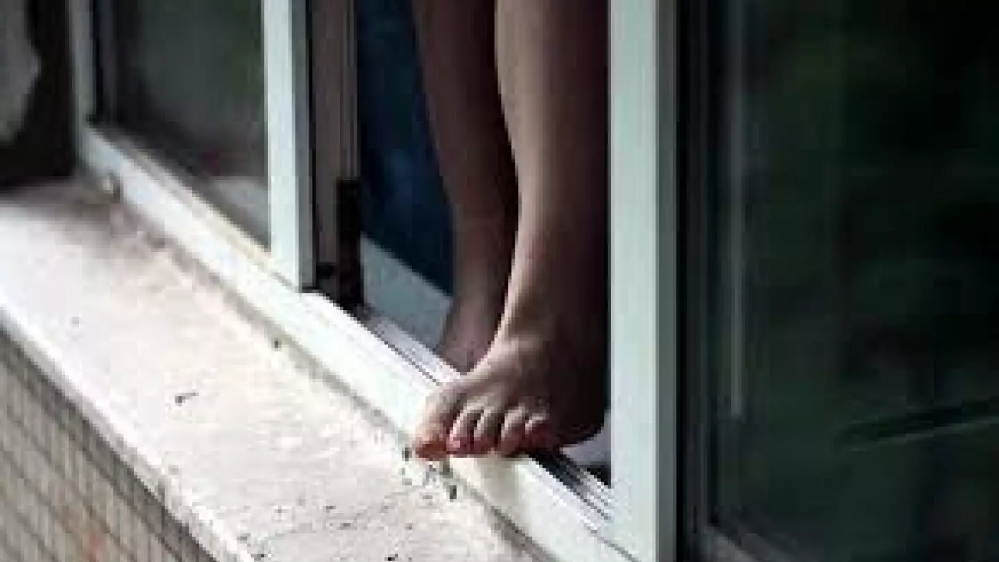 В Костанае женщина спрыгнула из окна многоэтажки