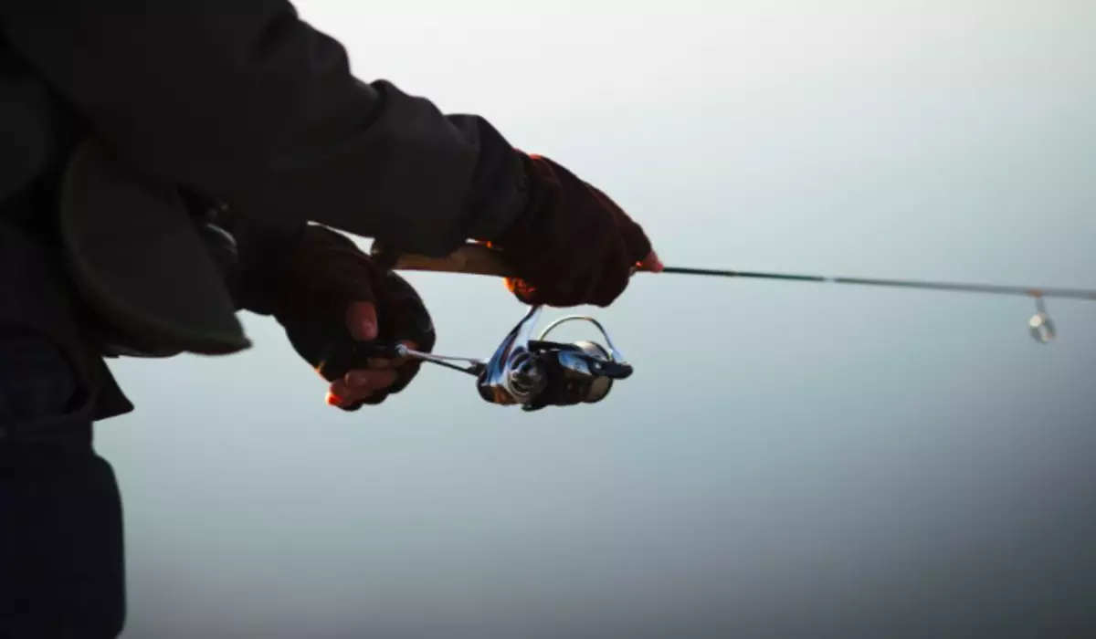 17-летнего подростка убило током во время рыбалки